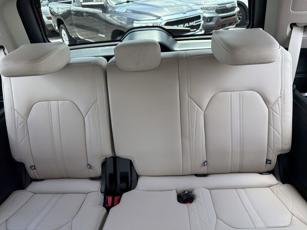 Certified 2024 Ford Expedition Platinum RWD image 19