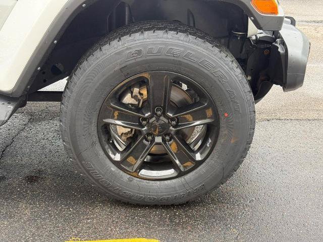 Used 2022 Jeep Wrangler Unlimited Sahara AWD/4WD image 5
