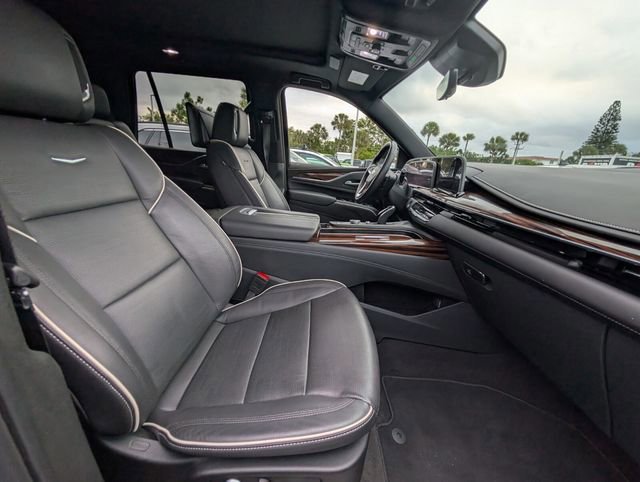 Used 2024 Cadillac Escalade Premium Luxury image 16