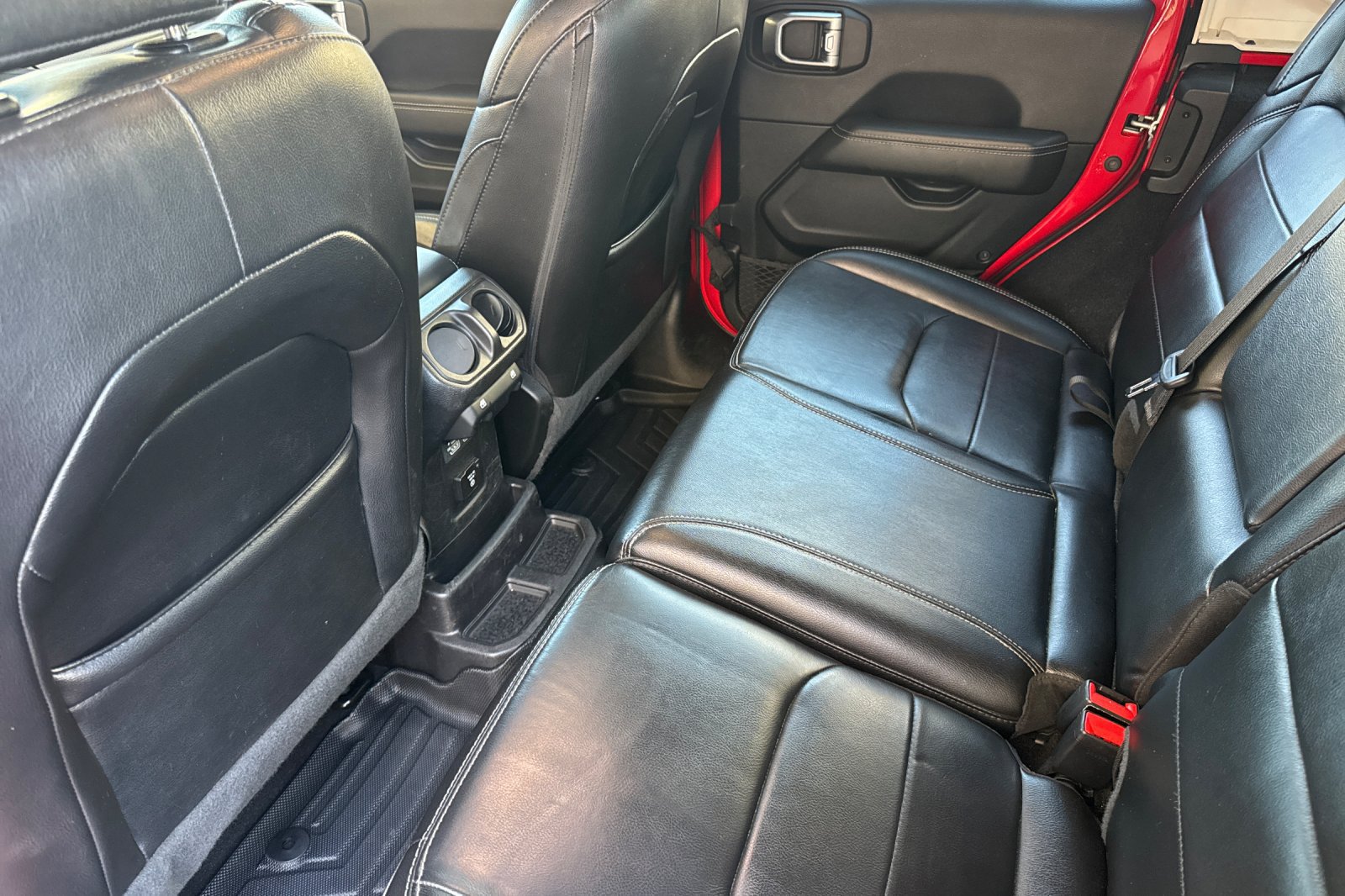 Used 2021 Jeep Wrangler Unlimited Sahara AWD/4WD image 11