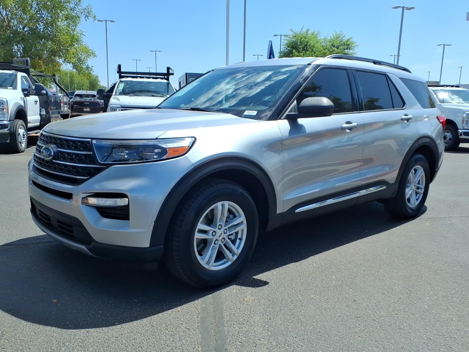 Certified 2022 Ford Explorer XLT w/ Equipment Group 202A AWD/4WD image 8
