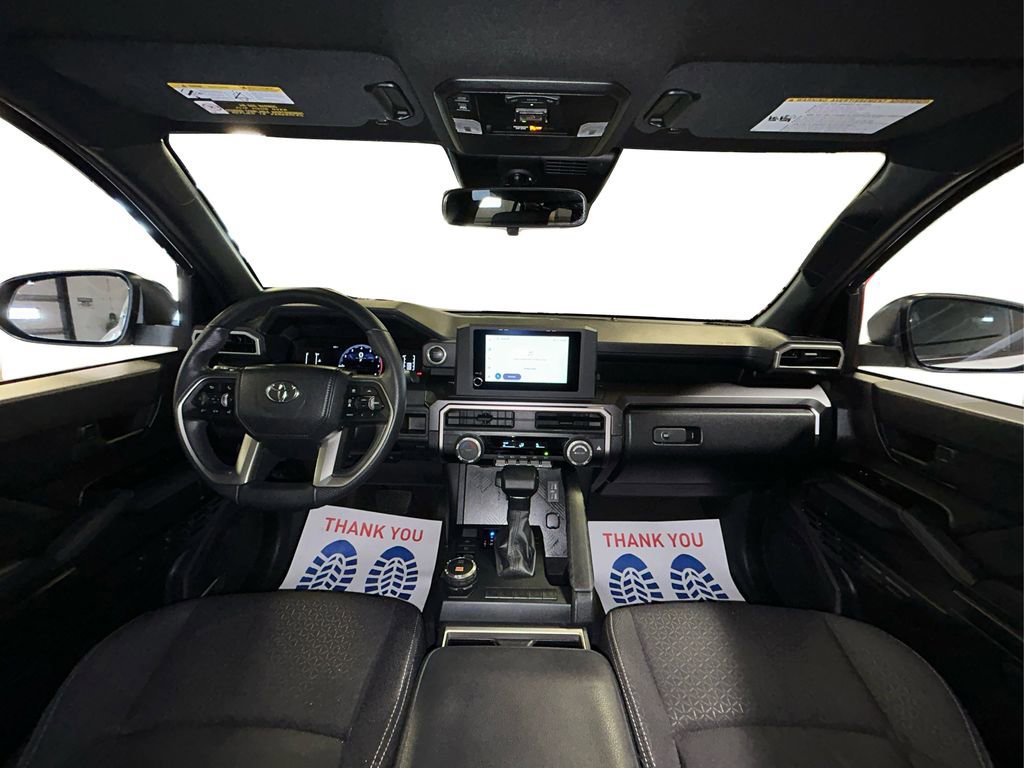 Used 2025 Toyota 4Runner SR5 AWD/4WD image 31