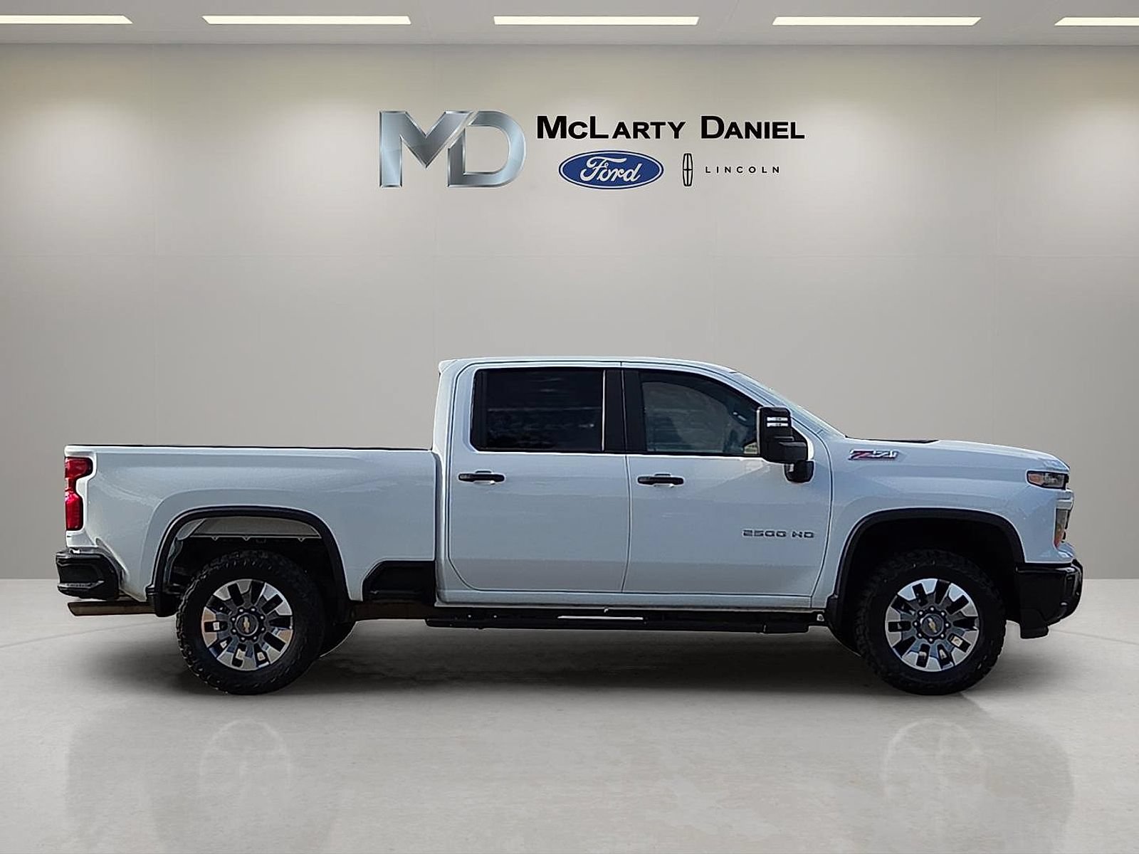 Used 2024 Chevrolet Silverado 2500 Custom w/ Custom Convenience Package AWD/4WD image 6