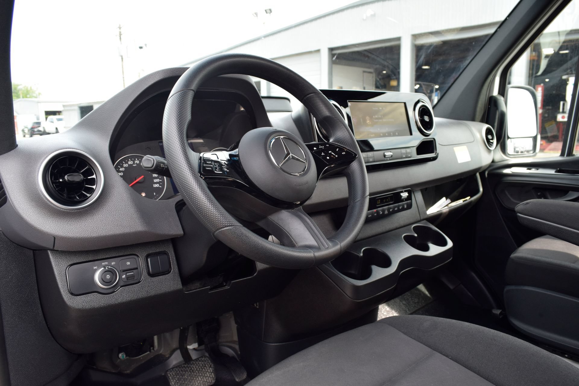 Used 2025 Mercedes-Benz Sprinter 2500 image 15
