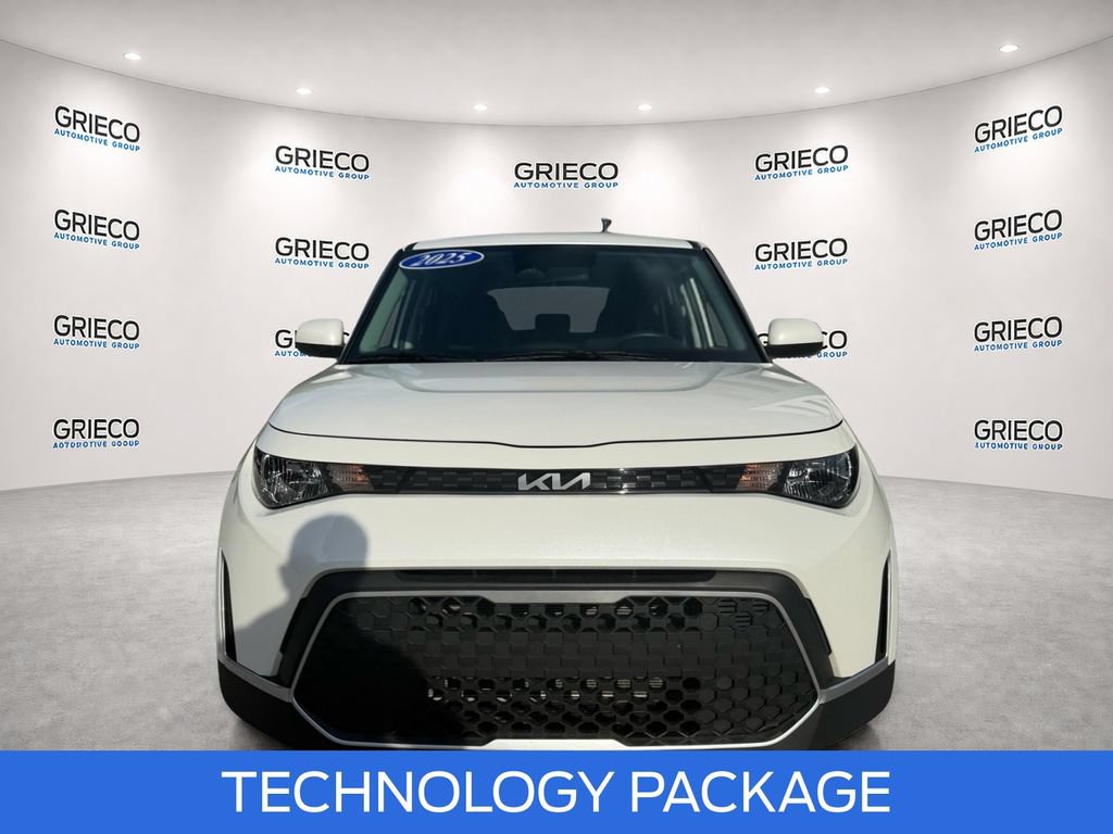 Used 2025 Kia Soul LX w/ LX Technology Package FWD image 2