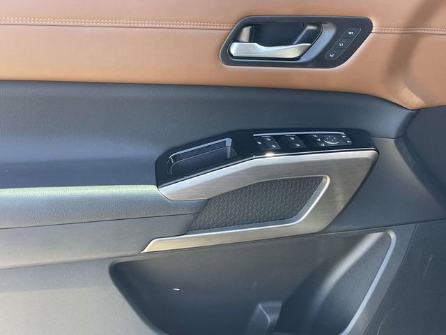 Used 2024 Nissan Pathfinder Platinum image 13