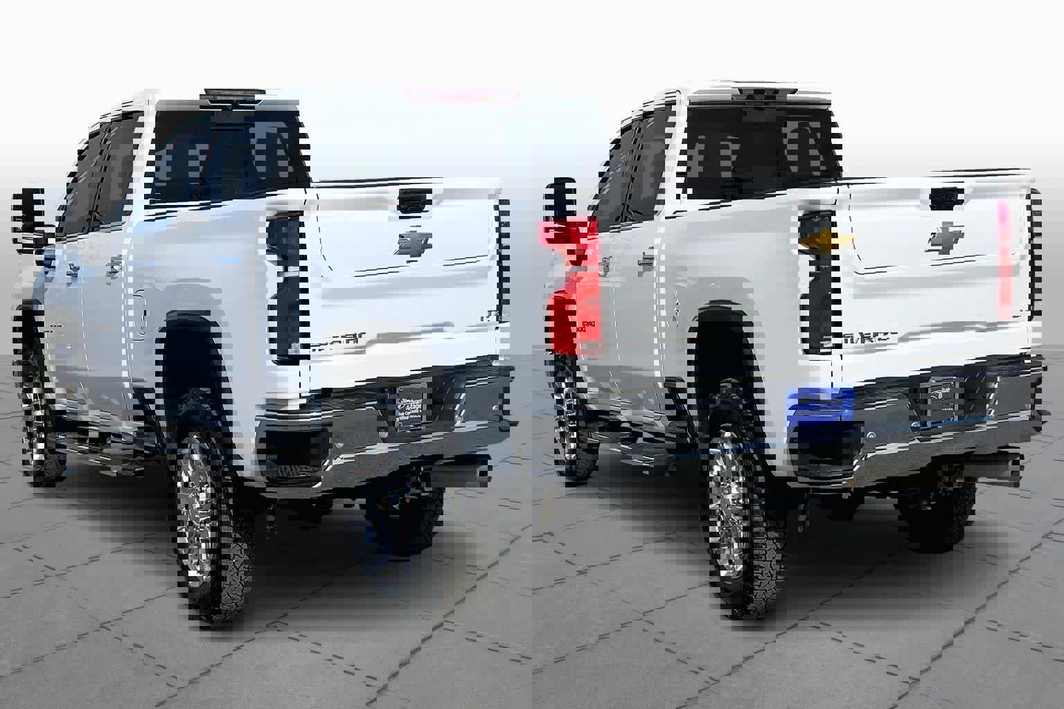 Used 2025 Chevrolet Silverado 2500 LTZ w/ LTZ Premium Package image 4