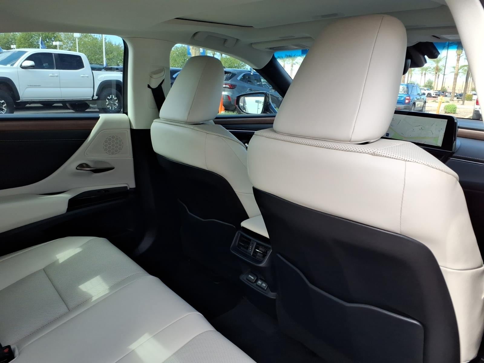 Used 2025 Lexus ES 300h w/ Premium Package FWD image 13
