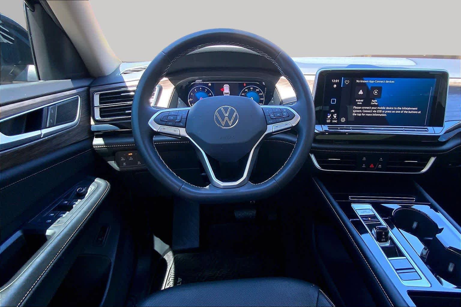 Used 2024 Volkswagen Atlas SEL AWD/4WD image 5