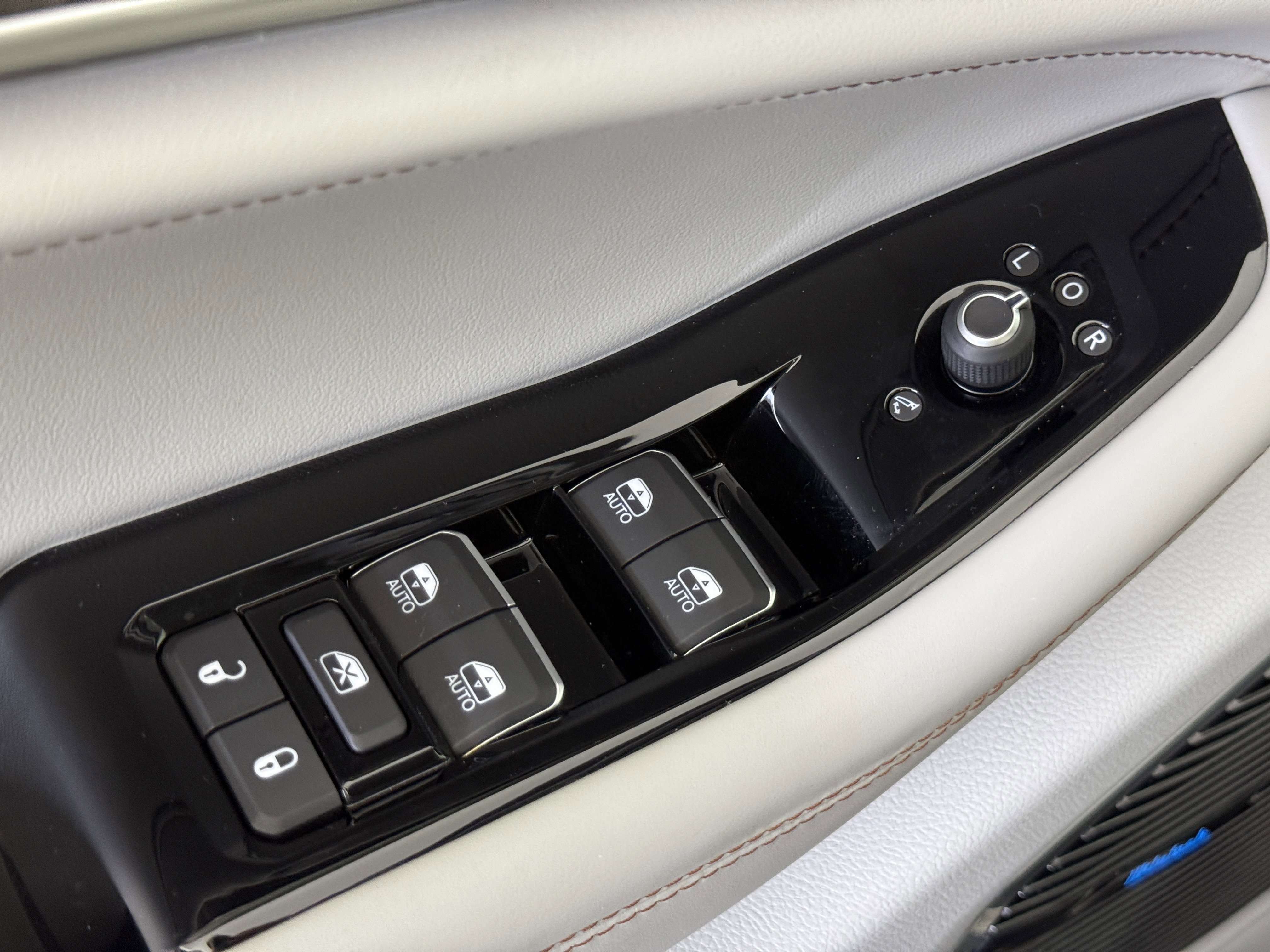 Used 2022 Jeep Grand Cherokee Overland w/ Adv Protech Group III image 15