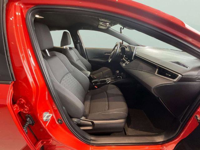 Used 2025 Toyota Corolla SE w/ SE Package FWD image 18