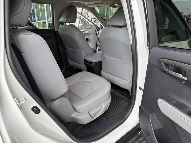 Used 2021 Toyota Highlander Limited FWD image 19
