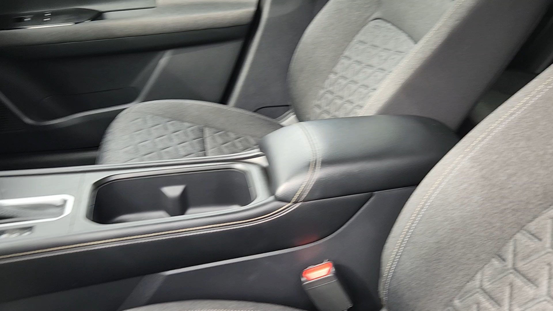 Used 2025 Nissan Kicks SV AWD/4WD image 29