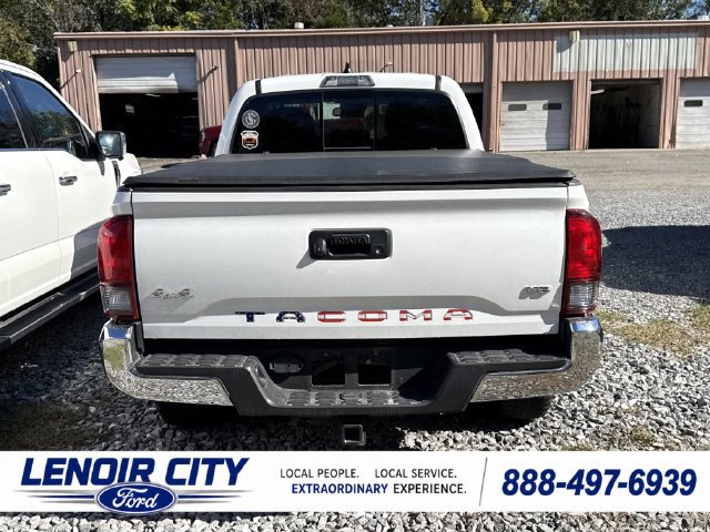 Used 2021 Toyota Tacoma SR5 AWD/4WD image 3