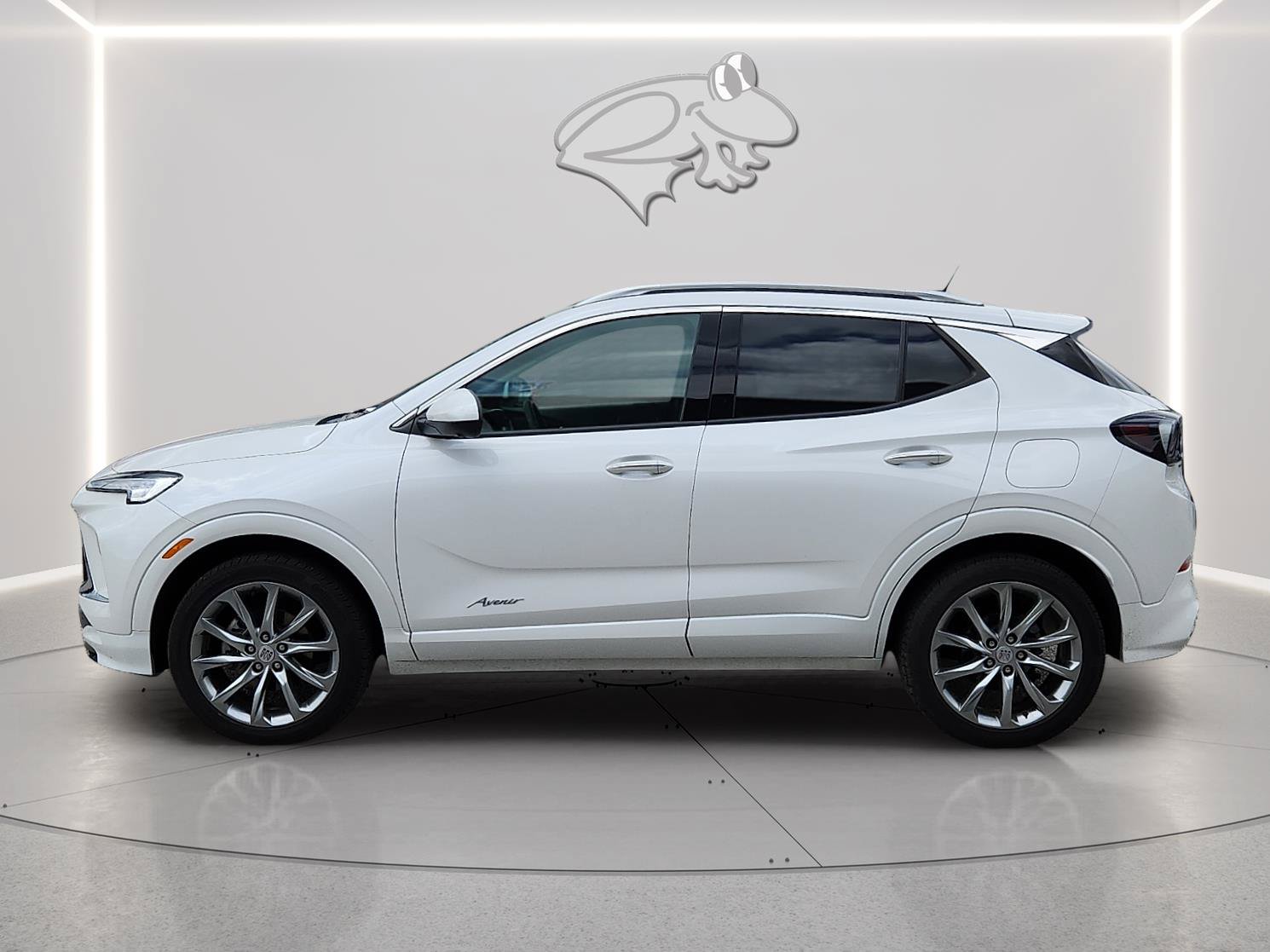 Used 2024 Buick Encore GX Avenir w/ Avenir Technology Package AWD/4WD image 2