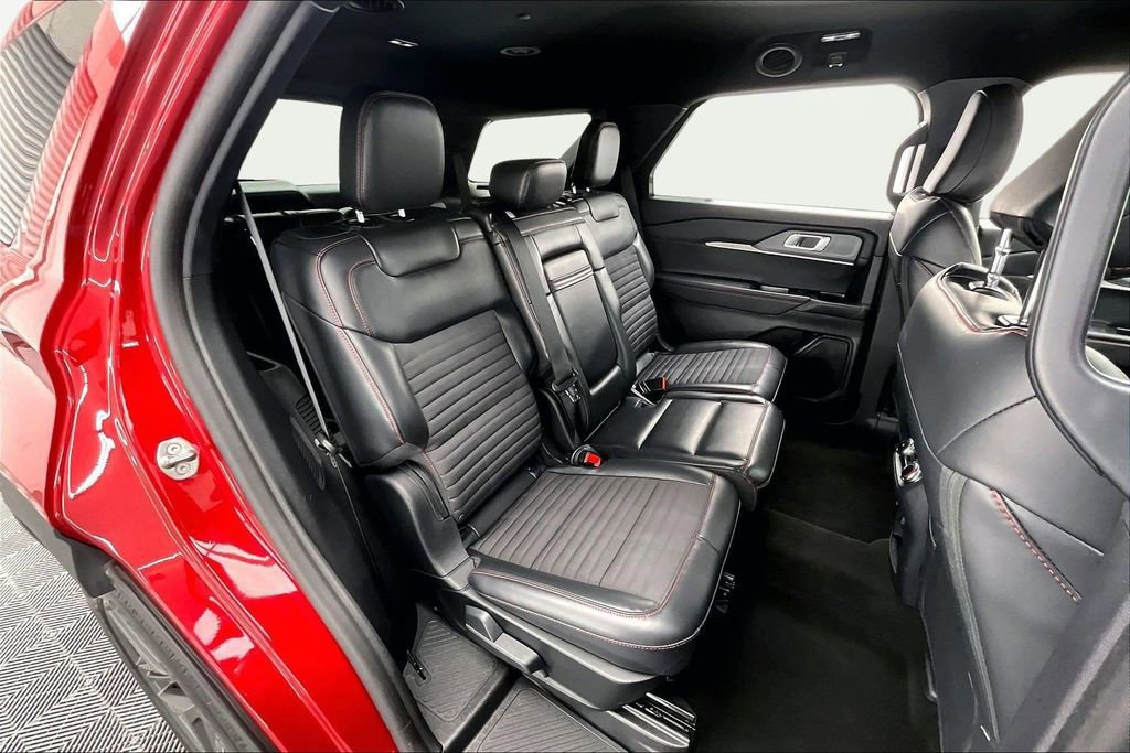 Certified 2025 Ford Explorer ST-Line w/ ST-Line Street Pack image 27