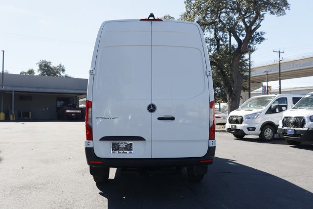 Used 2024 Mercedes-Benz Sprinter 2500 image 9