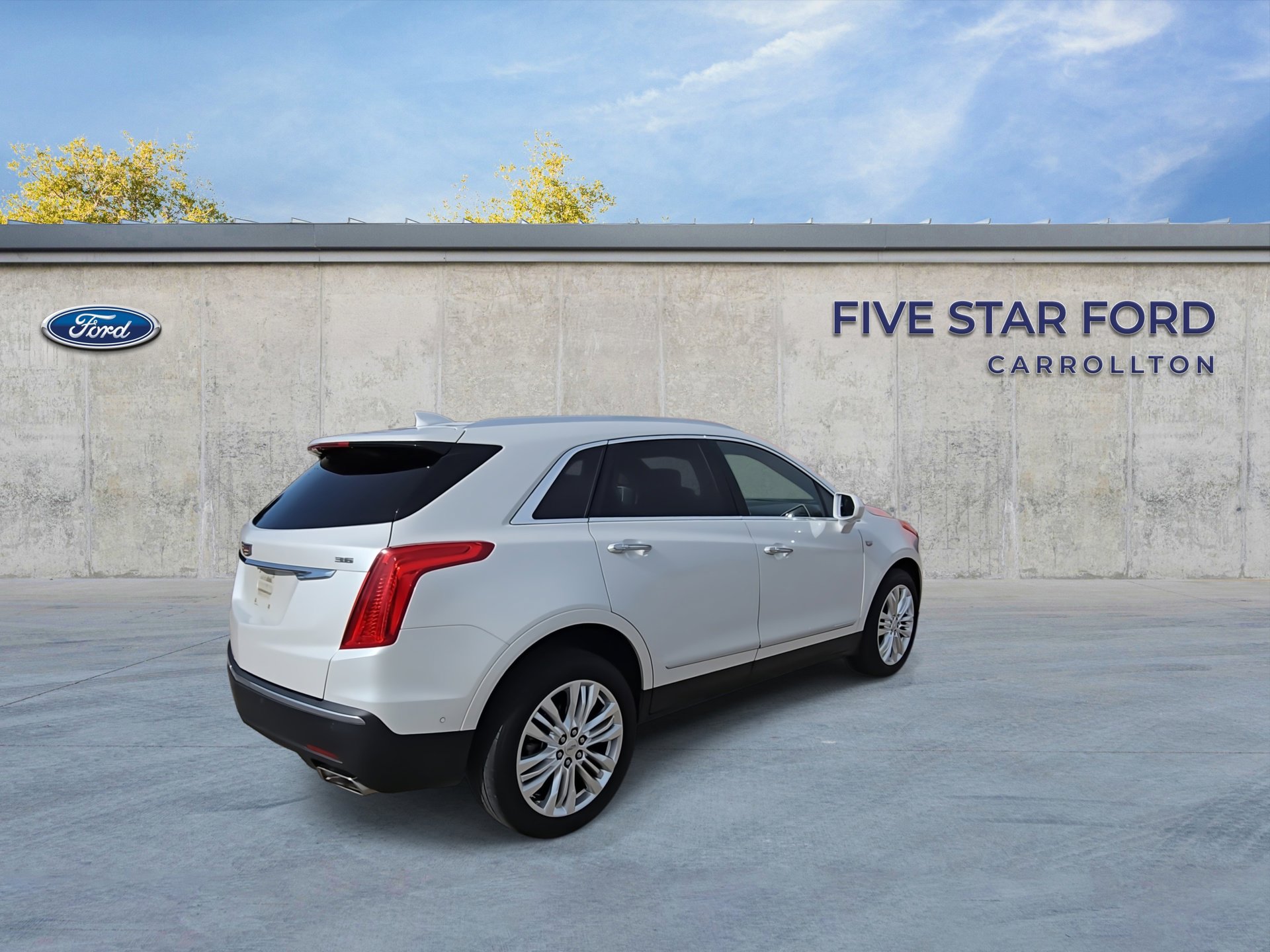 Used 2018 Cadillac XT5 Premium Luxury w/ Driver Assist Package image 8