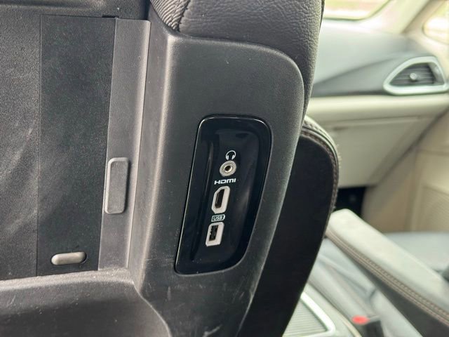 Used 2018 Chrysler Pacifica Touring-L Plus FWD image 18