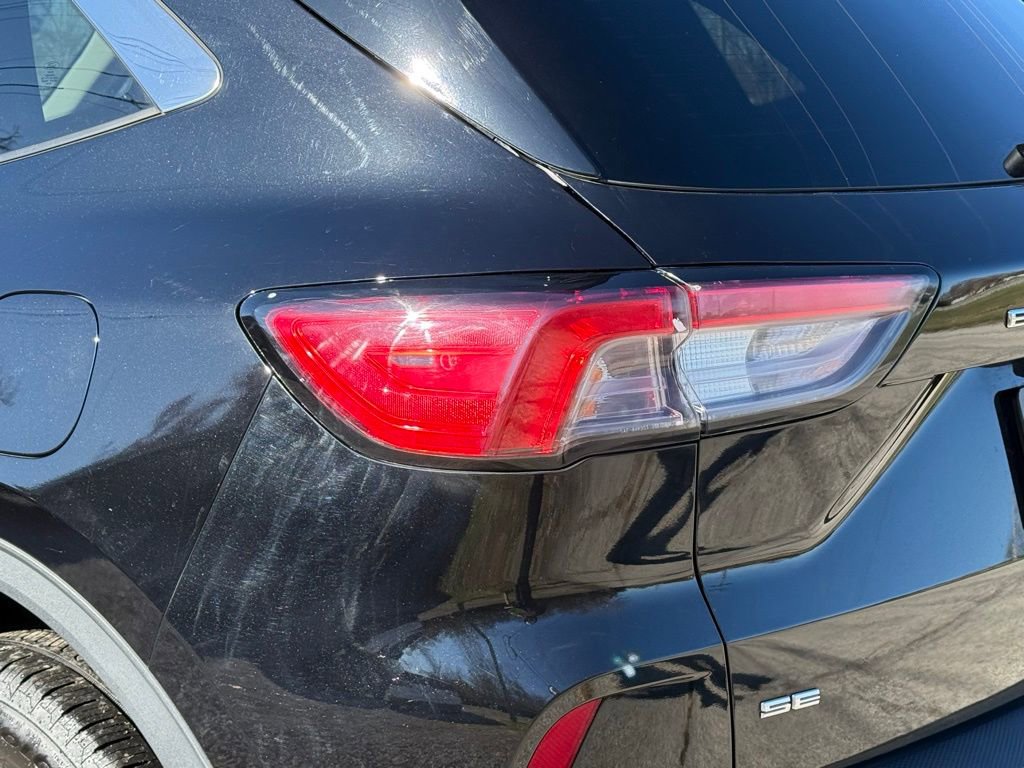 Certified 2022 Ford Escape SE w/ Cold Weather Package image 11