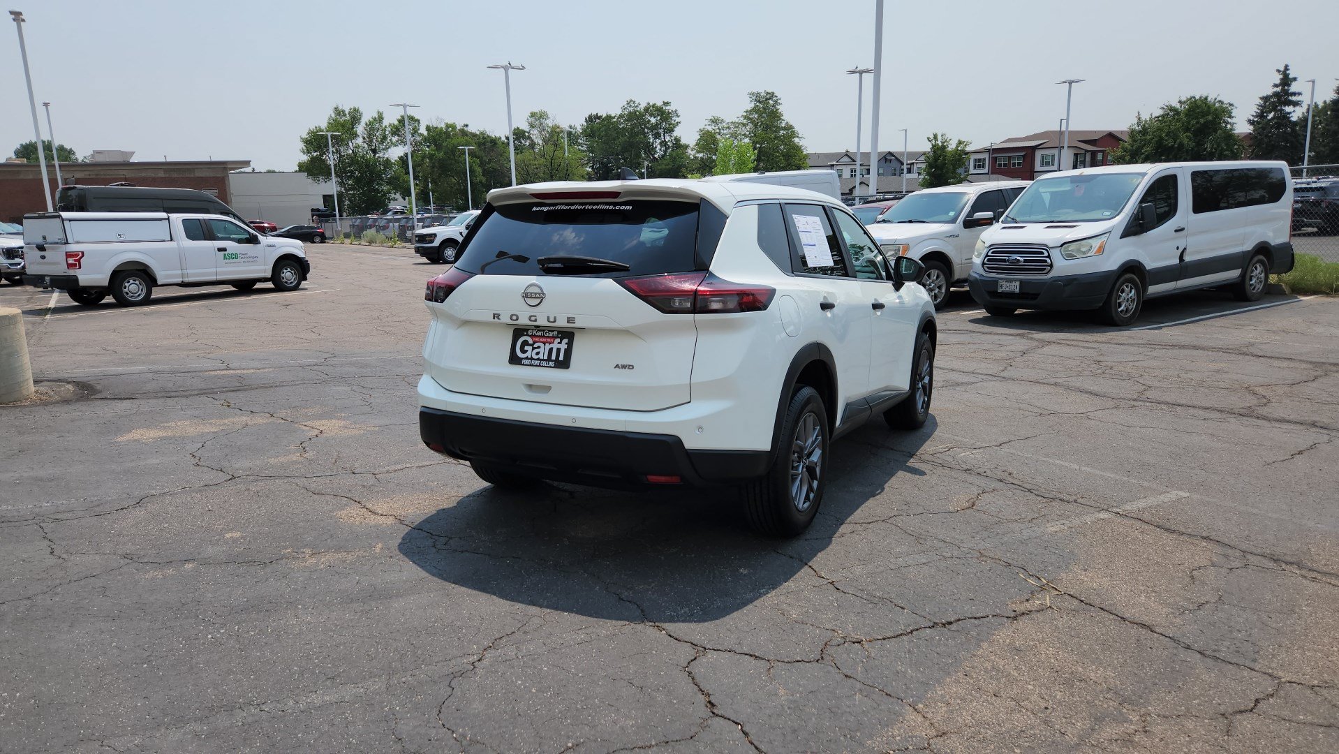 Used 2024 Nissan Rogue S AWD/4WD image 10