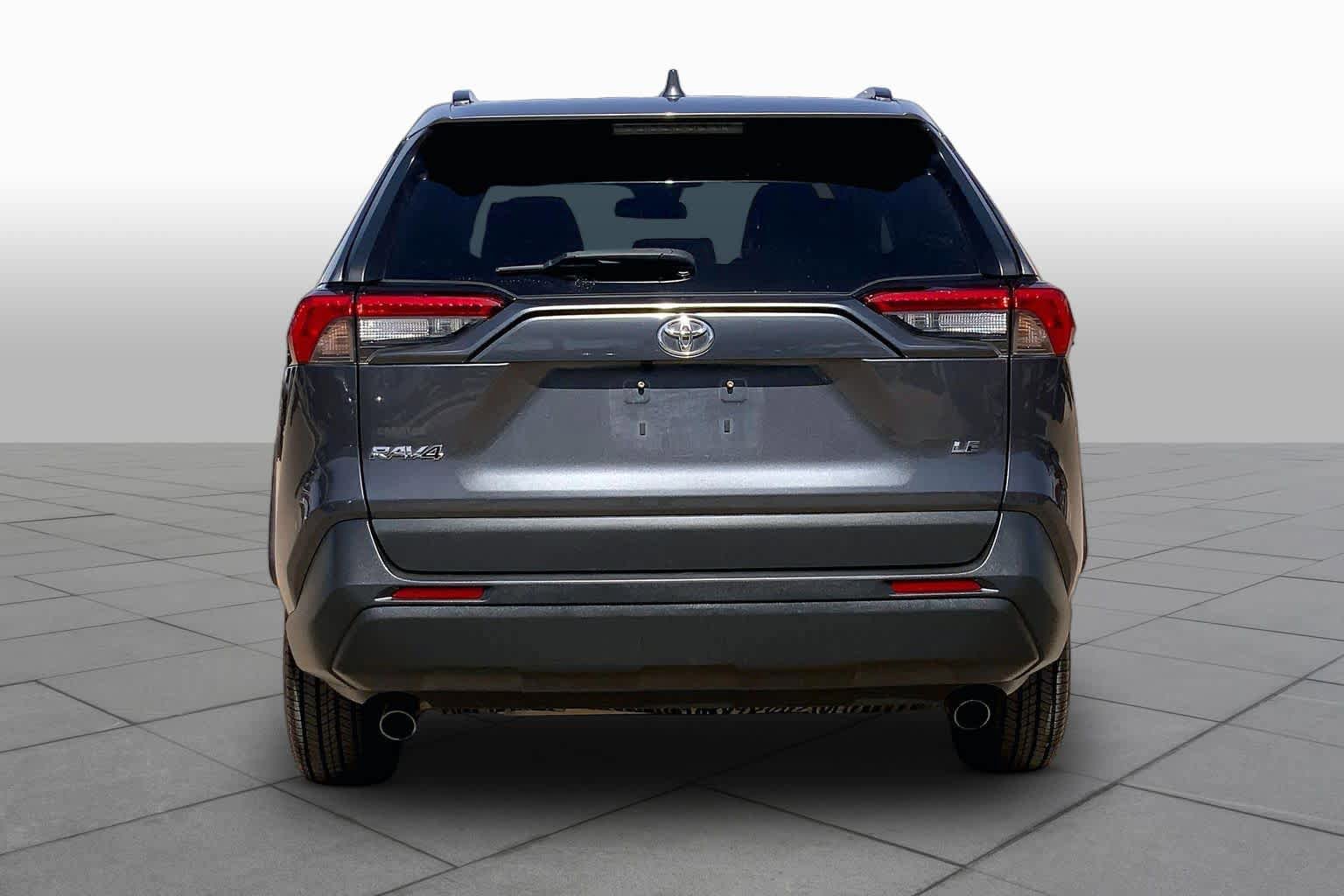 Used 2020 Toyota RAV4 LE FWD image 5