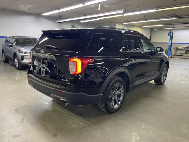 Certified 2022 Ford Explorer XLT w/ Equipment Group 202A AWD/4WD image 7