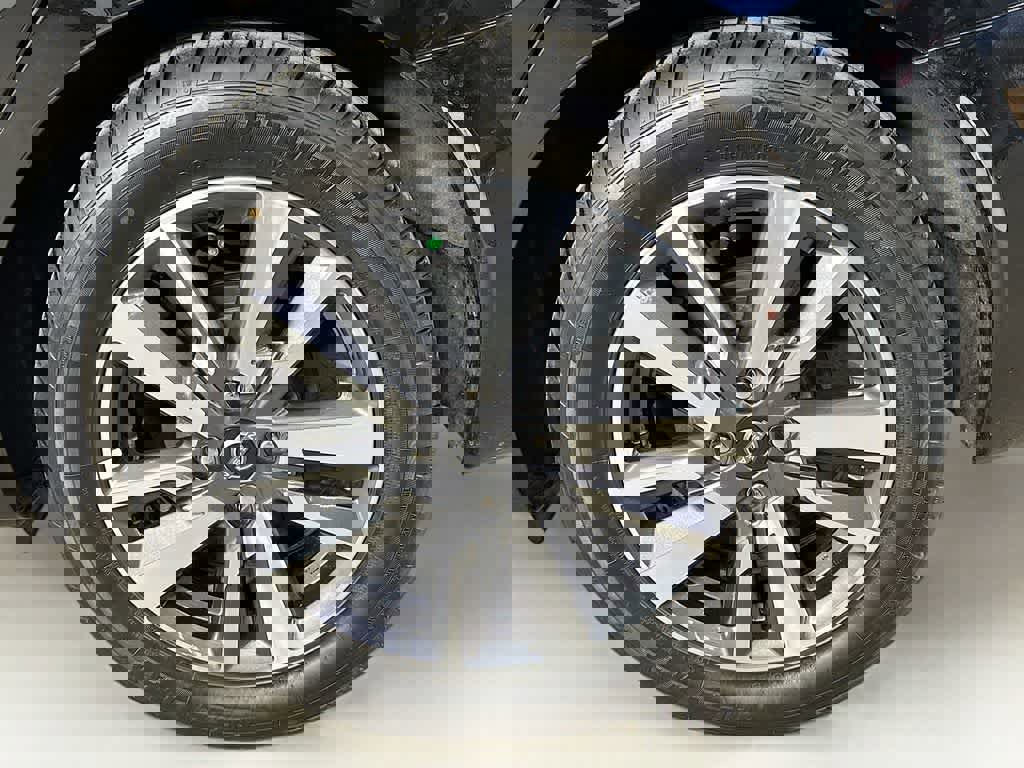 Used 2023 Nissan Versa SV image 8