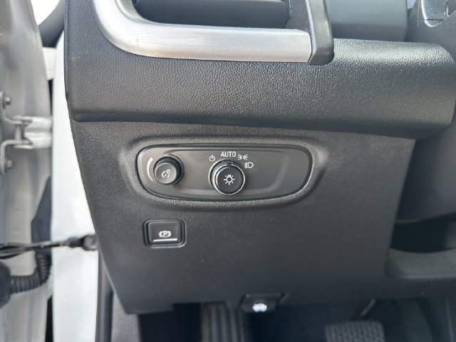 Used 2024 GMC Terrain SLE FWD image 29