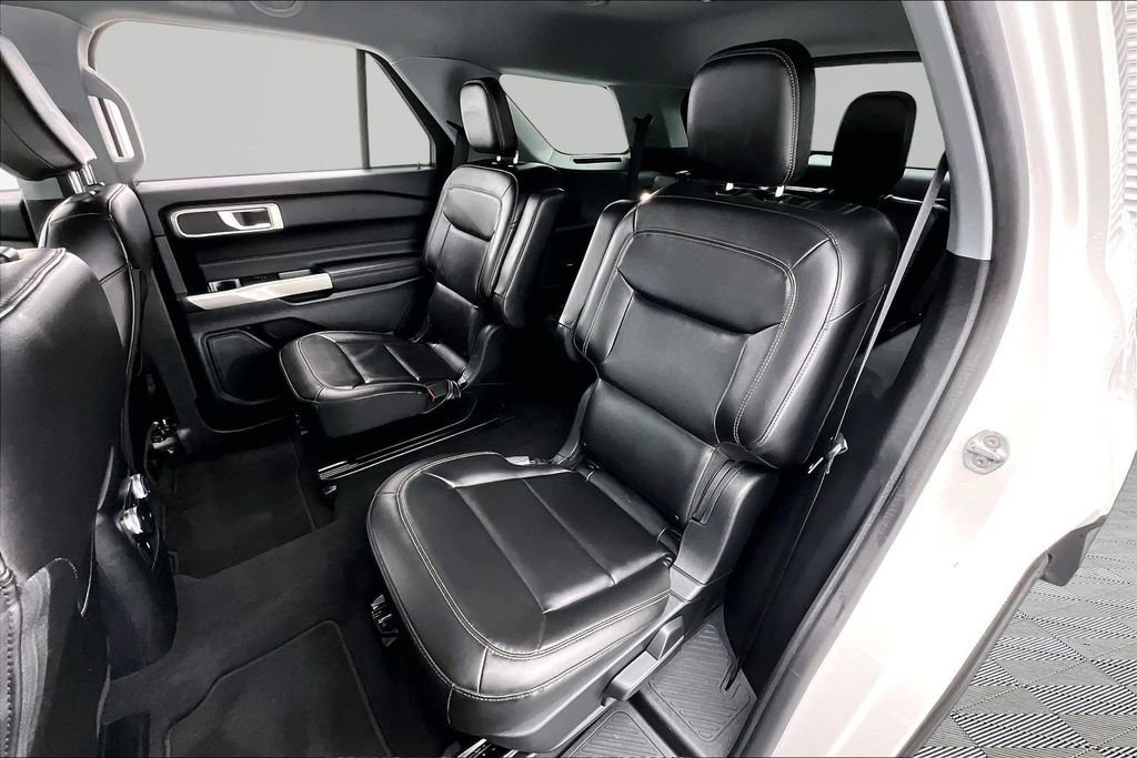 Certified 2022 Ford Explorer XLT w/ Equipment Group 202A AWD/4WD image 26