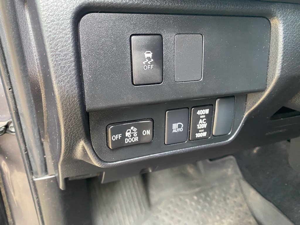 Used 2022 Toyota Tacoma TRD Off-Road AWD/4WD image 13