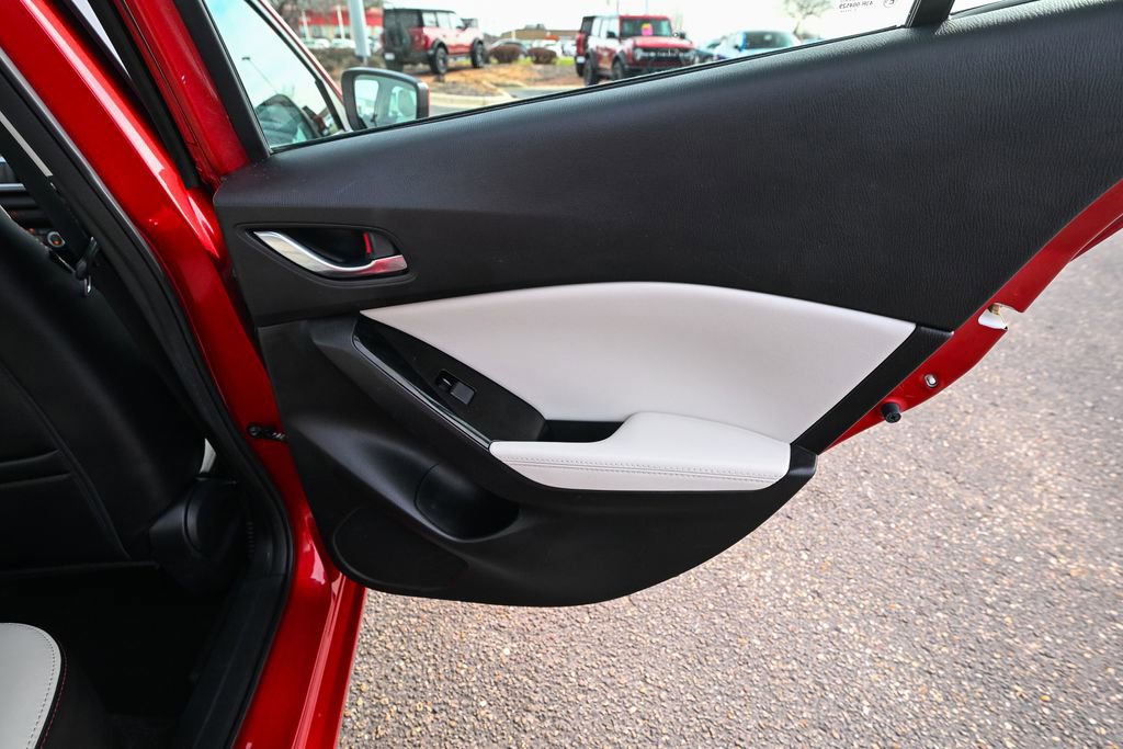 Used 2018 MAZDA MAZDA3 Grand Touring w/ Premium Equipment Package FWD image 27