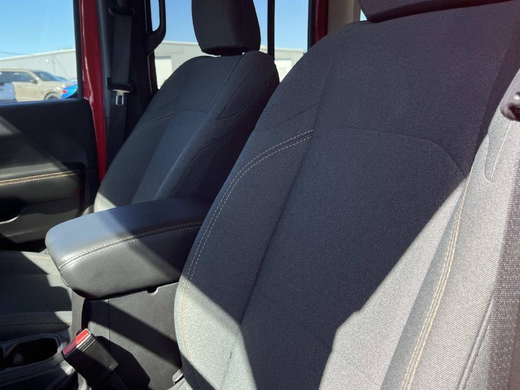 Used 2025 Jeep Wrangler Unlimited Sahara AWD/4WD image 30