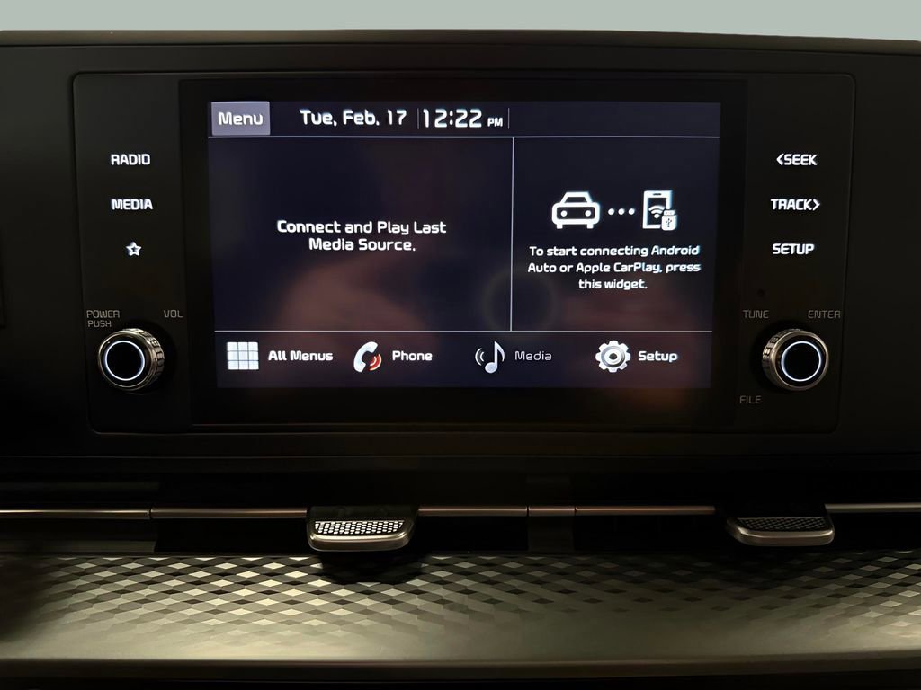 Used 2022 Kia Carnival LX image 16