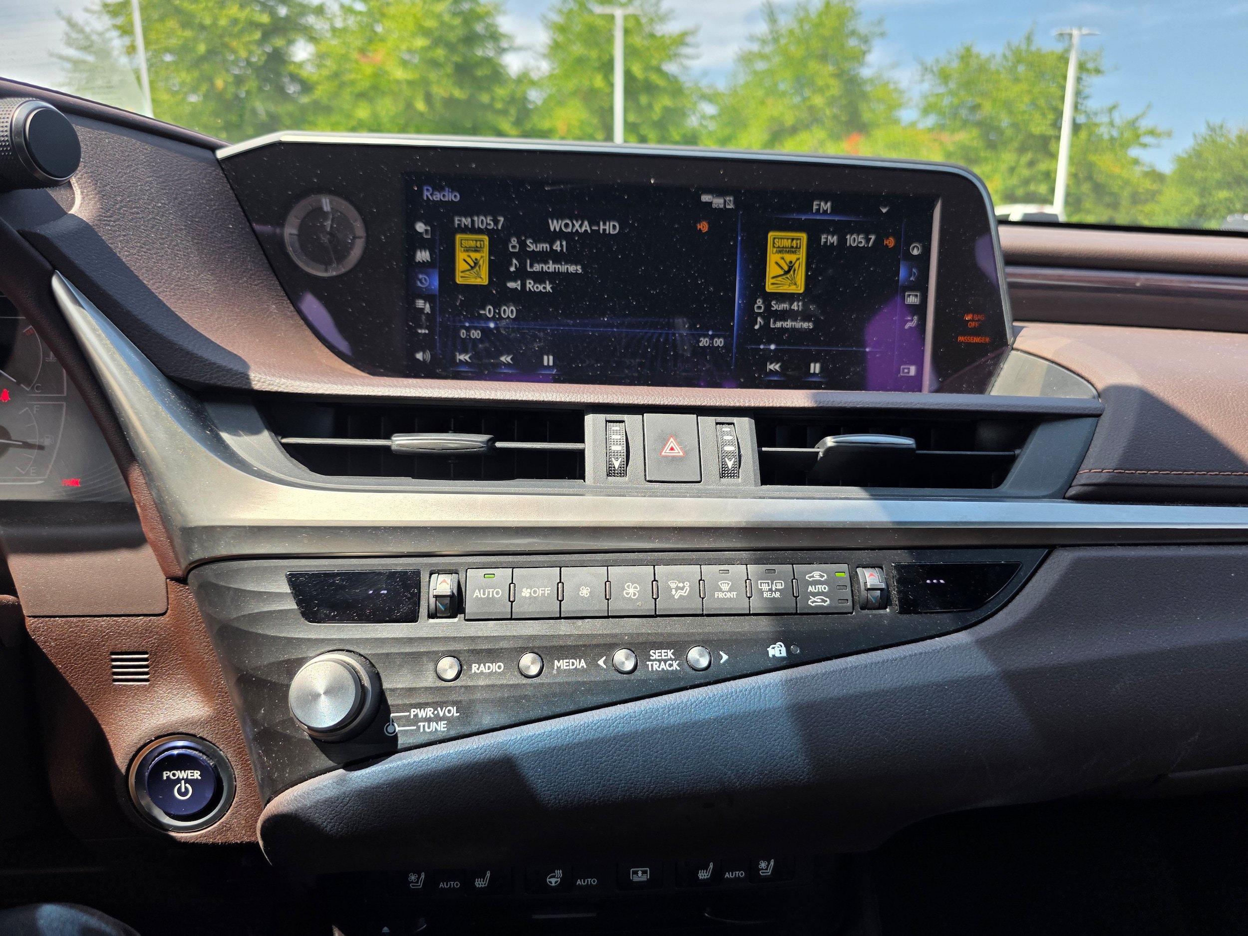 Used 2021 Lexus ES 300h w/ Accessory Package FWD image 12