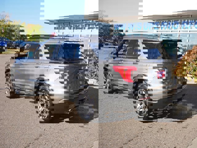 Certified 2023 Ford Explorer XLT w/ Equipment Group 202A image 5