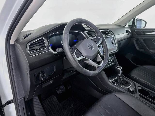 Used 2023 Volkswagen Tiguan SE AWD/4WD image 9