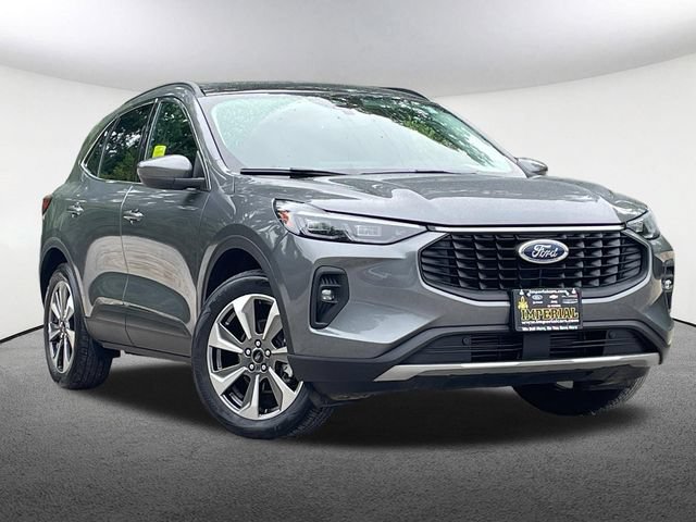Certified 2025 Ford Escape Platinum AWD/4WD image 2