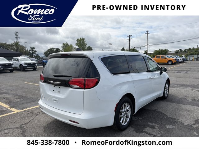 Used 2023 Chrysler Voyager LX FWD image 5