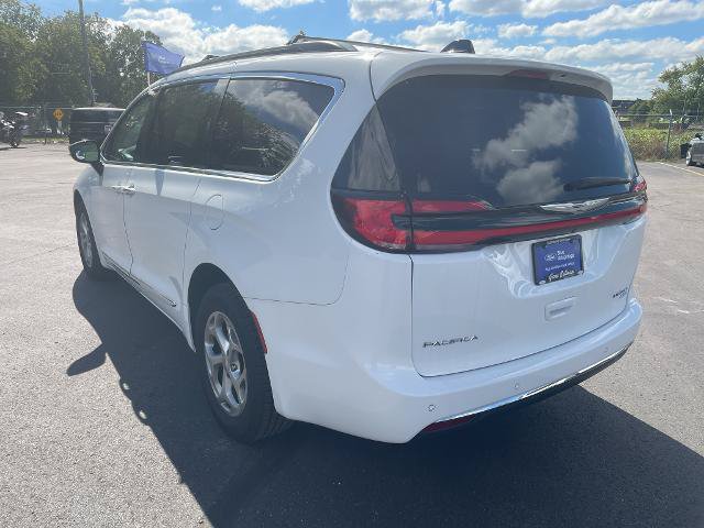 Used 2023 Chrysler Pacifica Limited AWD/4WD image 6