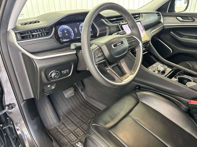 Used 2023 Jeep Grand Cherokee L Limited w/ Luxury Tech Group II AWD/4WD image 23