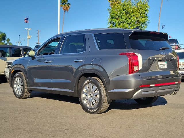 Used 2023 Hyundai Palisade SEL w/ Cargo Package FWD image 2