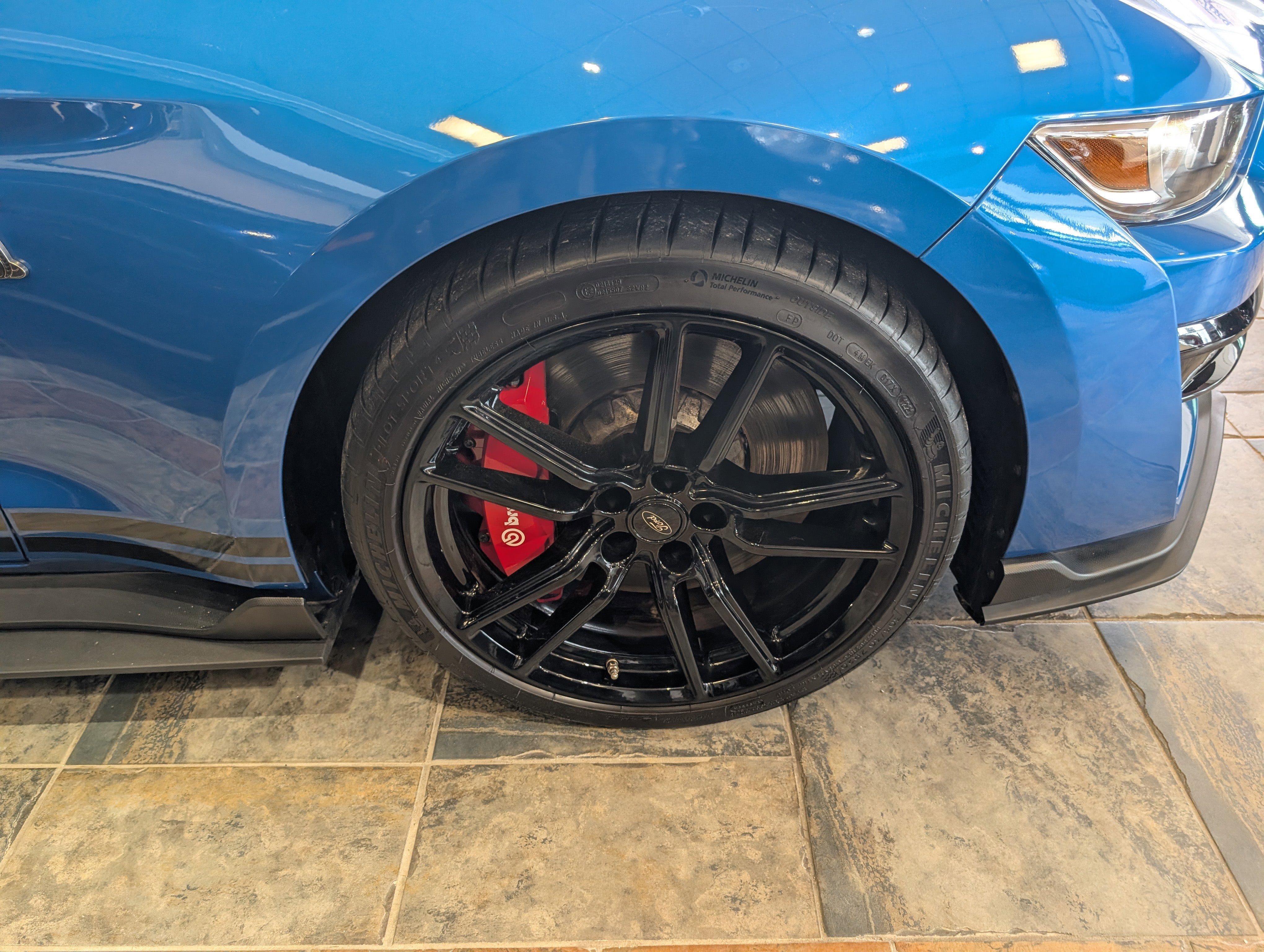 Certified 2021 Ford Mustang Shelby GT500 w/ Technology Package RWD image 9