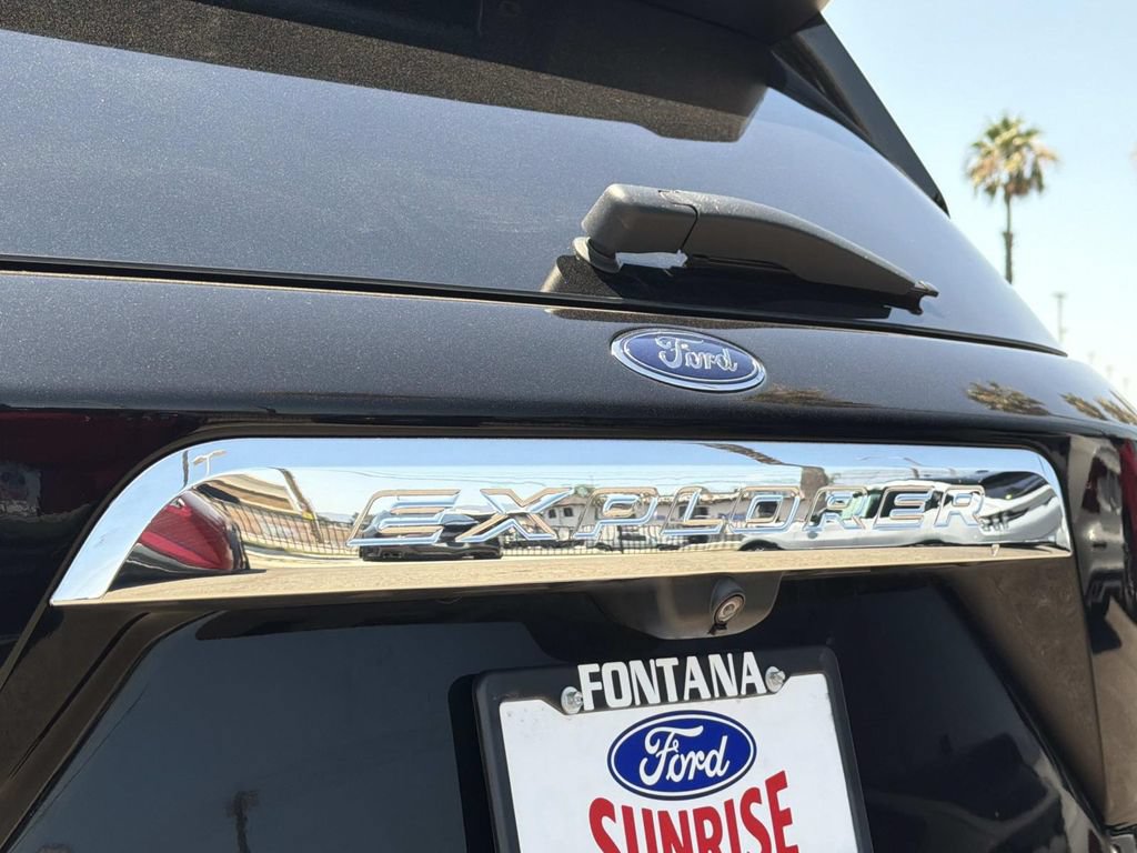 Certified 2022 Ford Explorer XLT w/ Equipment Group 202A RWD image 9