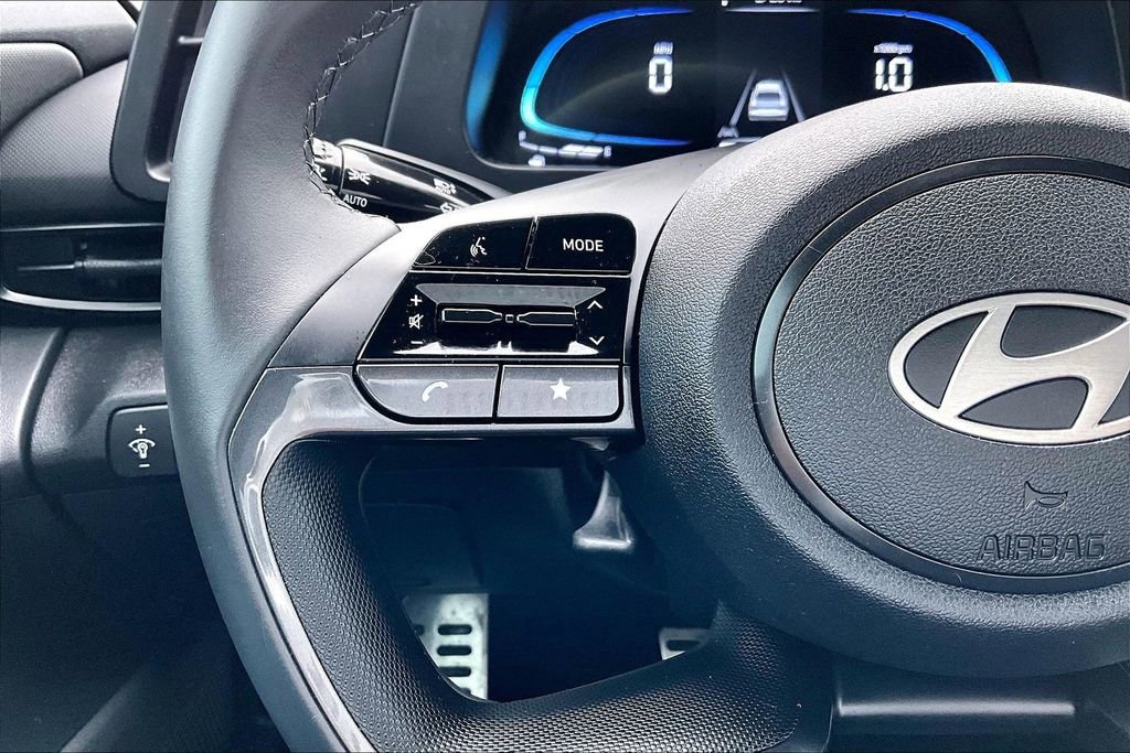 Used 2025 Hyundai Elantra Sport image 18