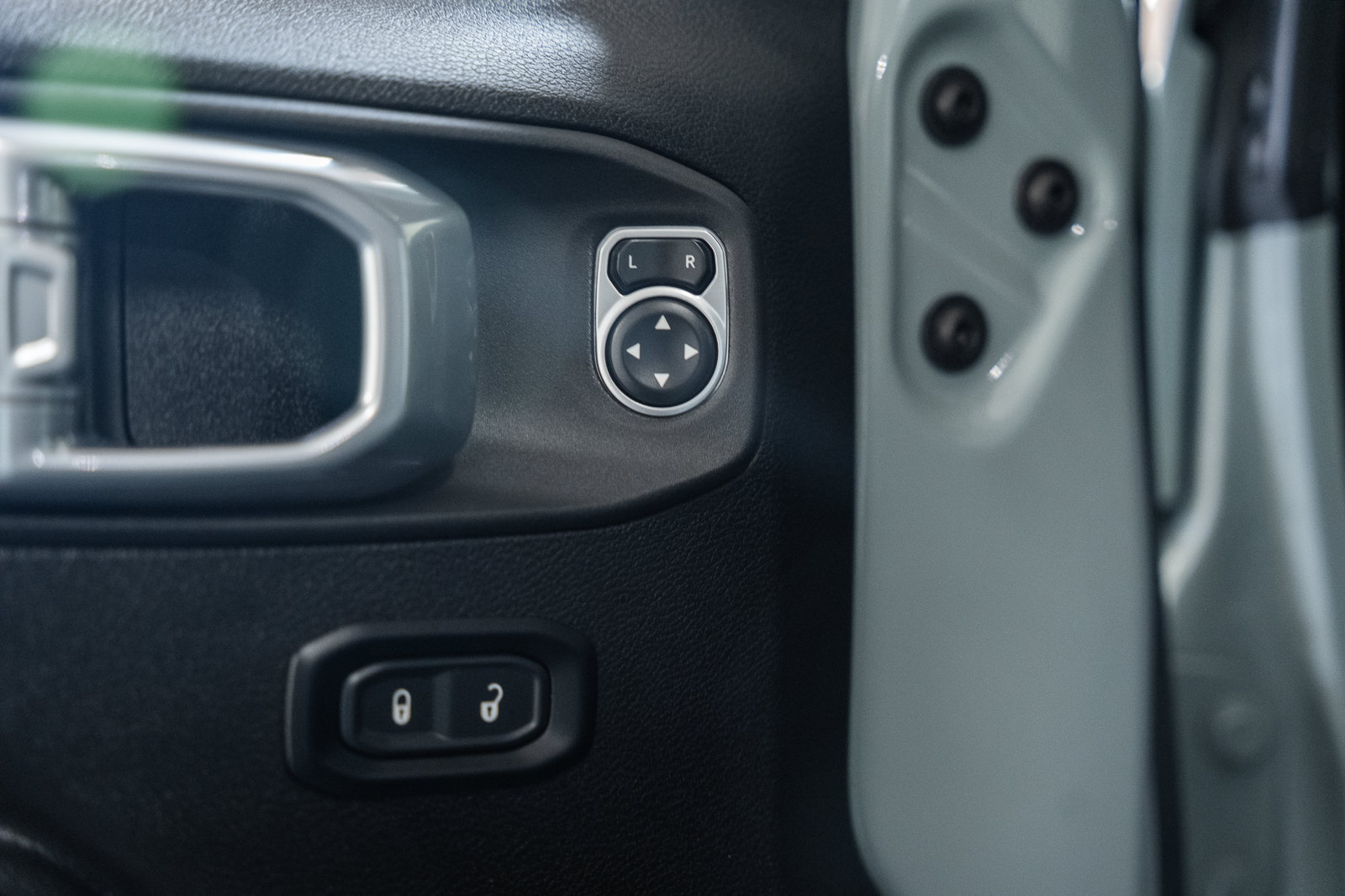 Used 2024 Jeep Wrangler Unlimited AWD/4WD image 45