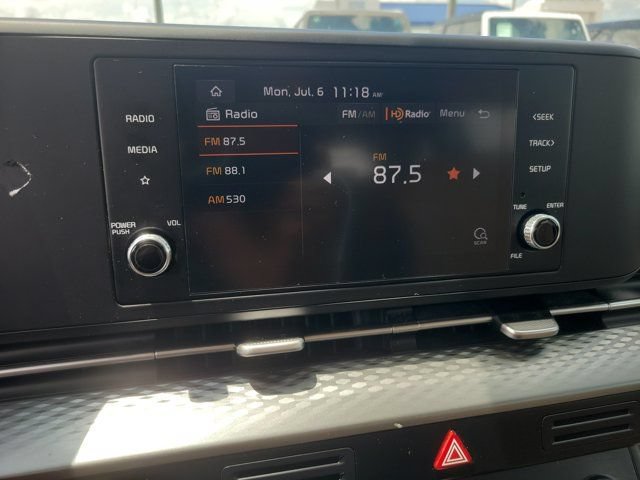 Used 2022 Kia Carnival LX FWD image 30