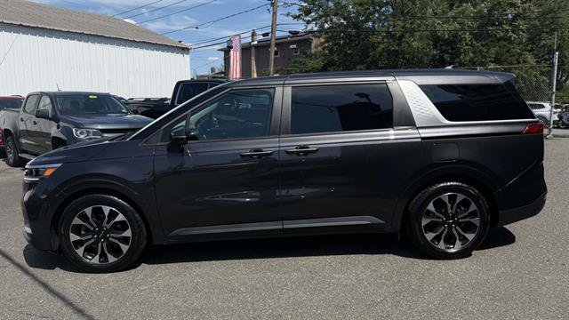 Used 2023 Kia Carnival EX FWD image 32
