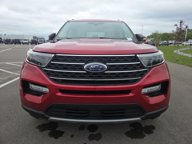 Certified 2023 Ford Explorer XLT w/ Equipment Group 202A AWD/4WD image 3