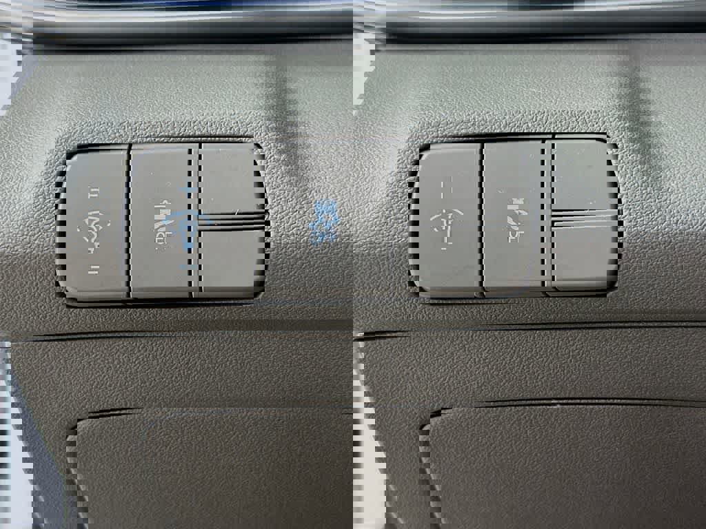 Used 2024 Hyundai Elantra SEL image 25